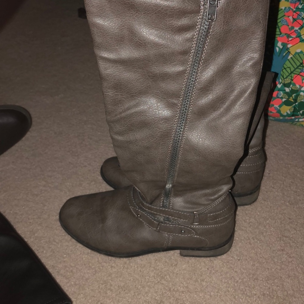 boots - Picture 2 of 2
